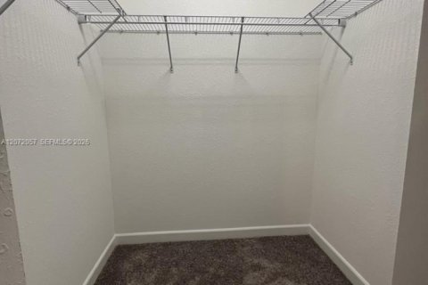 Townhouse in Miami, Florida 3 bedrooms, 147.44 sq.m. № 2305729 - photo 17