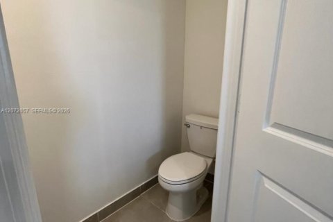 Townhouse in Miami, Florida 3 bedrooms, 147.44 sq.m. № 2305729 - photo 11