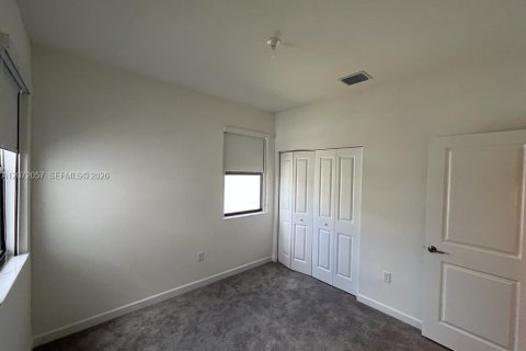 Townhouse in Miami, Florida 3 bedrooms, 147.44 sq.m. № 2305729 - photo 24