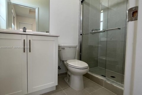 Townhouse in Miami, Florida 3 bedrooms, 147.44 sq.m. № 2305729 - photo 18