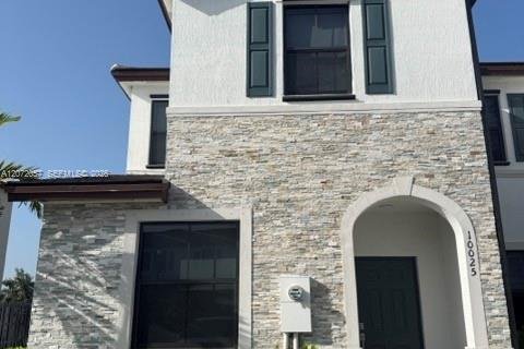 Townhouse in Miami, Florida 3 bedrooms, 147.44 sq.m. № 2305729 - photo 3
