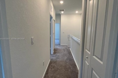 Townhouse in Miami, Florida 3 bedrooms, 147.44 sq.m. № 2305729 - photo 26