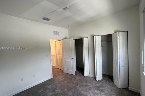 Townhouse in Miami, Florida 3 bedrooms, 147.44 sq.m. № 2305729 - photo 28
