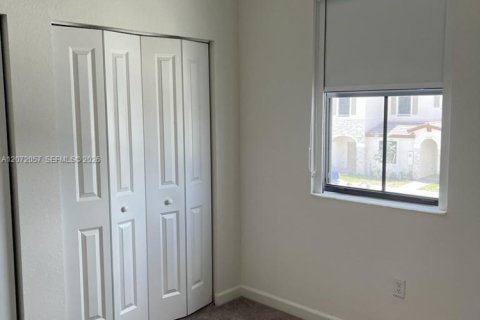 Townhouse in Miami, Florida 3 bedrooms, 147.44 sq.m. № 2305729 - photo 30
