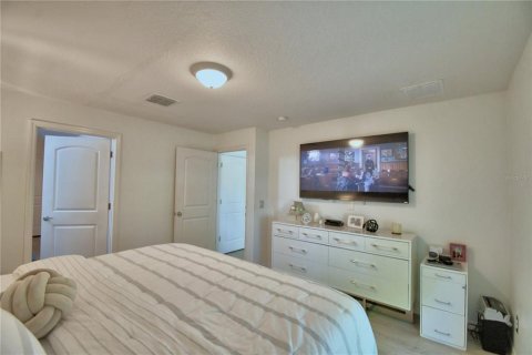 House in Lakeland, Florida 5 bedrooms, 217.02 sq.m. № 1659552 - photo 20