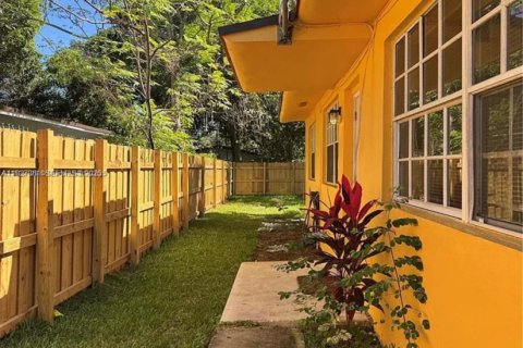 Снять в аренду виллу или дом в Форт-Лодердейл, Флорида 2 спальни, 61.32м2, № 1986111 - фото 1