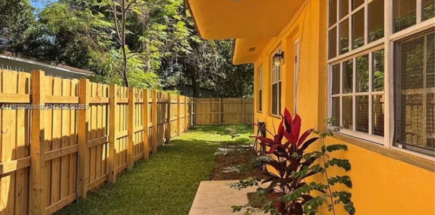 Дом в Форт-Лодердейл, Флорида 2 спальни, 61.32м2 № 1986111