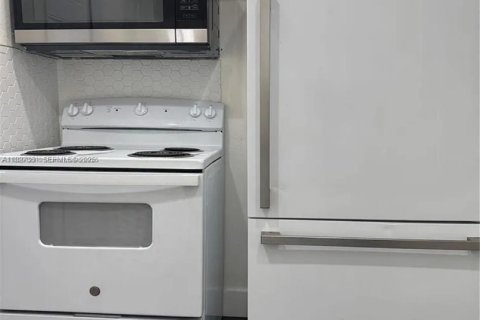 Снять в аренду виллу или дом в Форт-Лодердейл, Флорида 2 спальни, 61.32м2, № 1986111 - фото 7