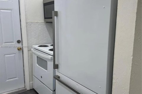 Снять в аренду виллу или дом в Форт-Лодердейл, Флорида 2 спальни, 61.32м2, № 1986111 - фото 6