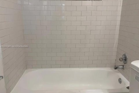 Снять в аренду виллу или дом в Форт-Лодердейл, Флорида 2 спальни, 61.32м2, № 1986111 - фото 8