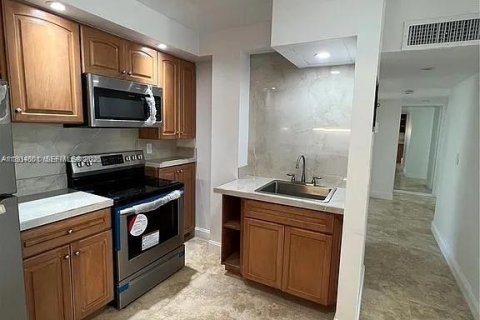 Condominio en alquiler en Miami, Florida, 3 dormitorios, 86.4 m2 № 1993018 - foto 14