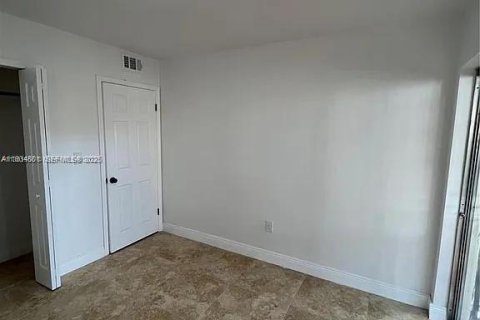 Condominio en alquiler en Miami, Florida, 3 dormitorios, 86.4 m2 № 1993018 - foto 24