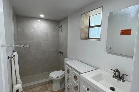 Condominio en alquiler en Miami, Florida, 3 dormitorios, 86.4 m2 № 1993018 - foto 29