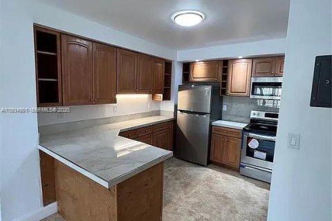 Condominio en alquiler en Miami, Florida, 3 dormitorios, 86.4 m2 № 1993018 - foto 16