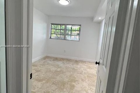 Condominio en alquiler en Miami, Florida, 3 dormitorios, 86.4 m2 № 1993018 - foto 6