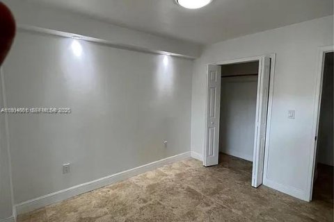 Condominio en alquiler en Miami, Florida, 3 dormitorios, 86.4 m2 № 1993018 - foto 23