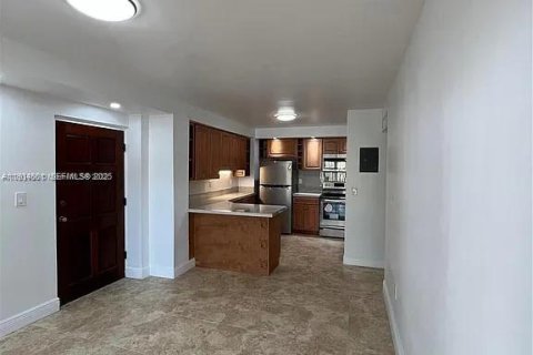Condominio en alquiler en Miami, Florida, 3 dormitorios, 86.4 m2 № 1993018 - foto 19