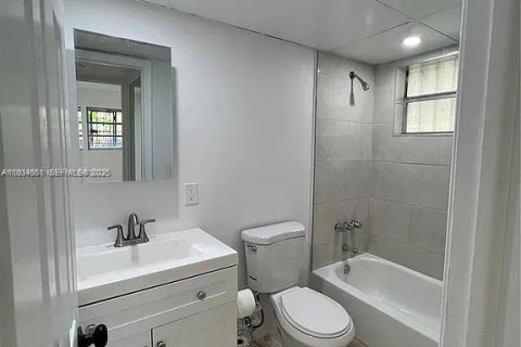 Condominio en alquiler en Miami, Florida, 3 dormitorios, 86.4 m2 № 1993018 - foto 25