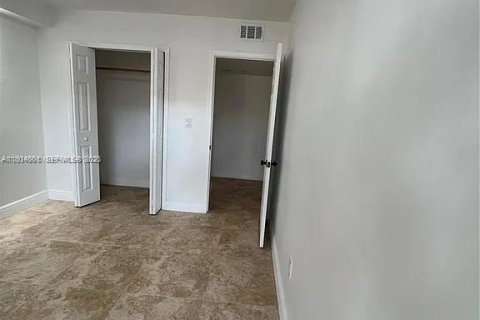 Condominio en alquiler en Miami, Florida, 3 dormitorios, 86.4 m2 № 1993018 - foto 26