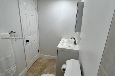 Condominio en alquiler en Miami, Florida, 3 dormitorios, 86.4 m2 № 1993018 - foto 4