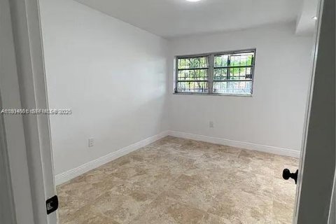 Condominio en alquiler en Miami, Florida, 3 dormitorios, 86.4 m2 № 1993018 - foto 9