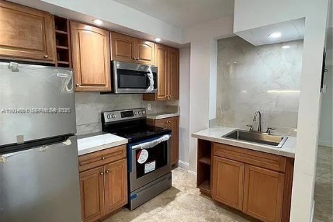 Condominio en alquiler en Miami, Florida, 3 dormitorios, 86.4 m2 № 1993018 - foto 2