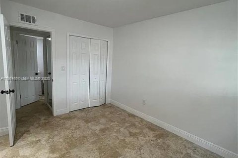 Condominio en alquiler en Miami, Florida, 3 dormitorios, 86.4 m2 № 1993018 - foto 8