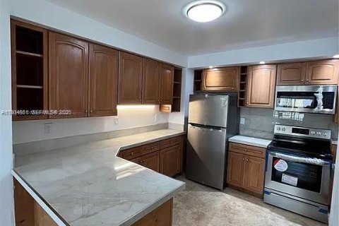 Condominio en alquiler en Miami, Florida, 3 dormitorios, 86.4 m2 № 1993018 - foto 15