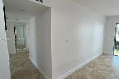 Condominio en alquiler en Miami, Florida, 3 dormitorios, 86.4 m2 № 1993018 - foto 11