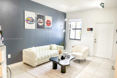 Townhouse in Homestead, Florida 3 bedrooms, 157.47 sq.m. № 2036320 - photo 3