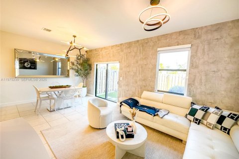 Townhouse in Homestead, Florida 3 bedrooms, 157.47 sq.m. № 2036320