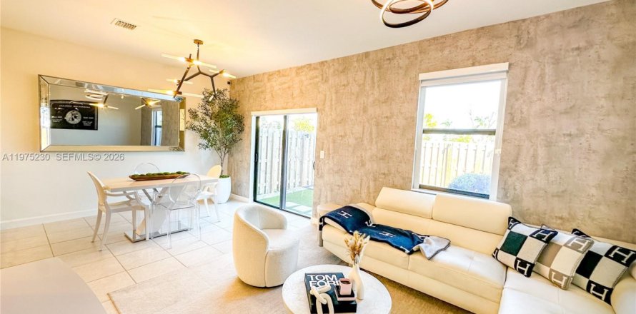Townhouse in Homestead, Florida 3 bedrooms, 157.47 sq.m. № 2036320