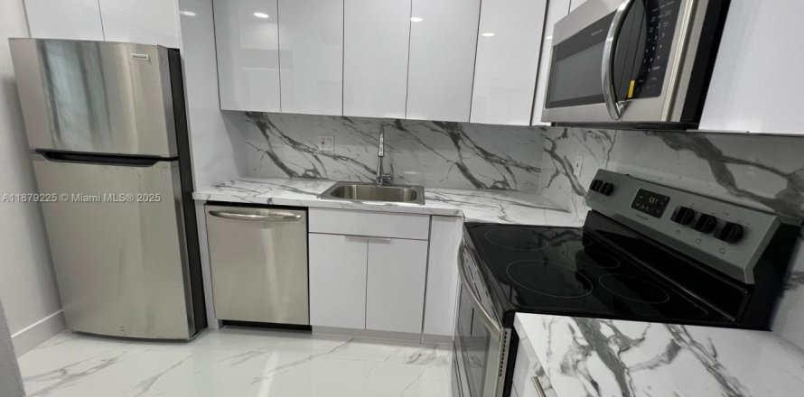 Condominio en Pompano Beach, Florida, 2 dormitorios № 1927797