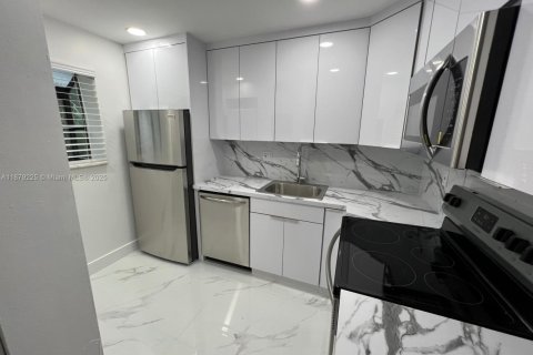 Copropriété à louer à Pompano Beach, Floride: 2 chambres, 81.75 m2 № 1927797 - photo 17