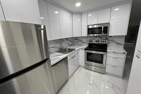 Copropriété à louer à Pompano Beach, Floride: 2 chambres, 81.75 m2 № 1927797 - photo 6