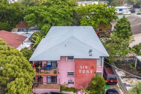 Купить коммерческую недвижимость в Майами, Флорида № 1979694 - фото 16