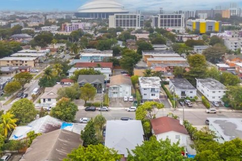 Купить коммерческую недвижимость в Майами, Флорида № 1979694 - фото 14