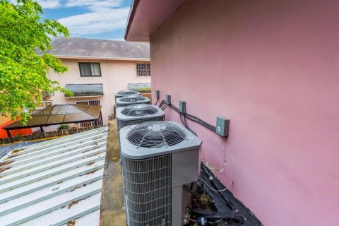 Купить коммерческую недвижимость в Майами, Флорида № 1979694 - фото 13