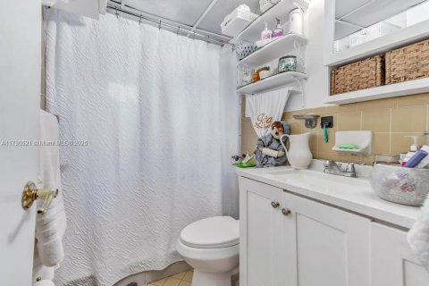 Купить коммерческую недвижимость в Майами, Флорида № 1979694 - фото 24