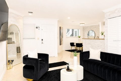 Condo in Largo, Florida, 1 bedroom  № 2259128 - photo 5