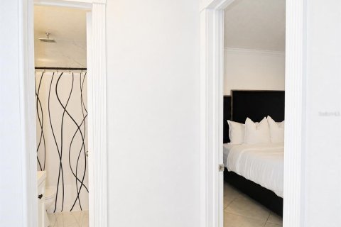 Condo in Largo, Florida, 1 bedroom  № 2259128 - photo 12