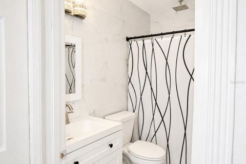 Condo in Largo, Florida, 1 bedroom  № 2259128 - photo 15