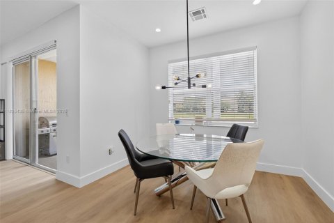 Townhouse in Royal Palm Beach, Florida 2 bedrooms, 134.52 sq.m. № 1794151 - photo 14