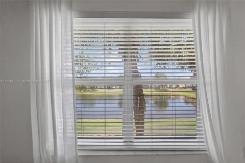 Townhouse in Royal Palm Beach, Florida 2 bedrooms, 134.52 sq.m. № 1794151 - photo 21
