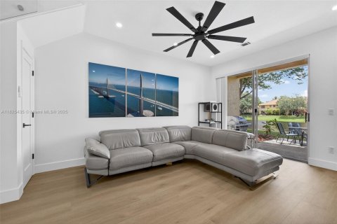 Townhouse in Royal Palm Beach, Florida 2 bedrooms, 134.52 sq.m. № 1794151 - photo 9