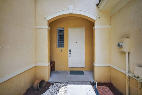 Townhouse in Royal Palm Beach, Florida 2 bedrooms, 134.52 sq.m. № 1794151 - photo 5