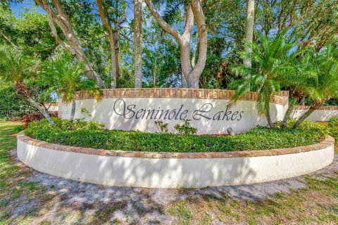 Townhouse in Royal Palm Beach, Florida 2 bedrooms, 134.52 sq.m. № 1794151 - photo 2