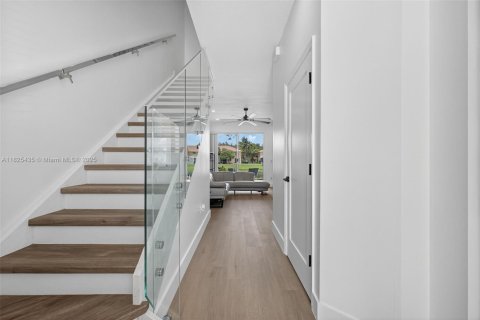 Townhouse in Royal Palm Beach, Florida 2 bedrooms, 134.52 sq.m. № 1794151 - photo 6
