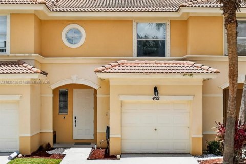 Townhouse in Royal Palm Beach, Florida 2 bedrooms, 134.52 sq.m. № 1794151 - photo 4