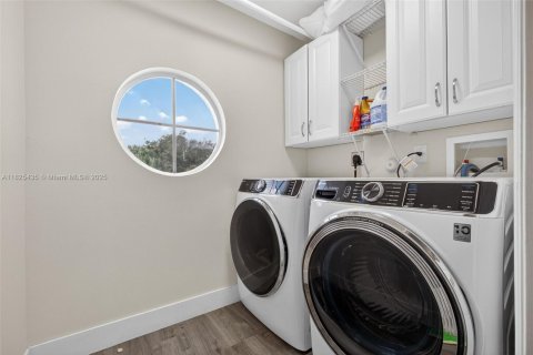Townhouse in Royal Palm Beach, Florida 2 bedrooms, 134.52 sq.m. № 1794151 - photo 29